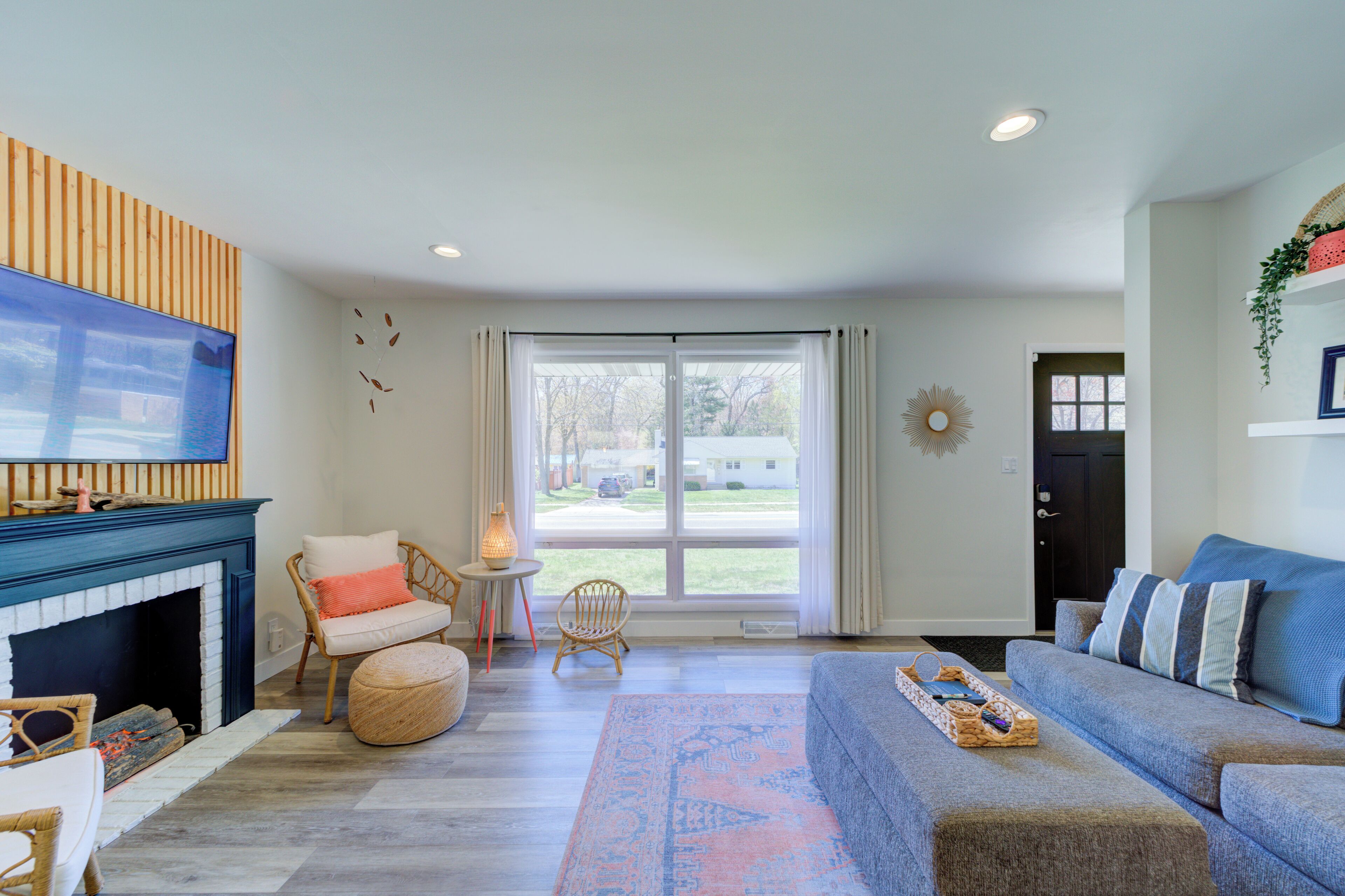 Smart TV, fireplace, video games, table tennis