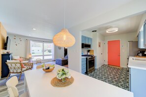 Interior - Walk to Beach, Ping Pong Table, King Beds, Sleeps 6 (Muskegon)