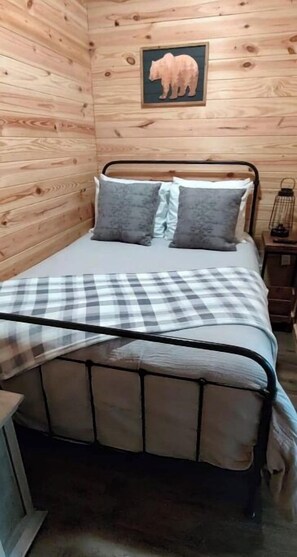 1 slaapkamer, een strijkplank/strijkijzer, wifi, beddengoed