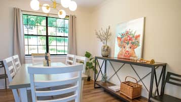 Departamento Deluxe, patio | Servicio a la habitación