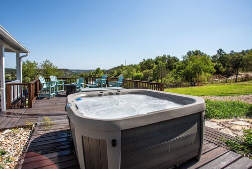 Hot Tub Retreat by Wine Country