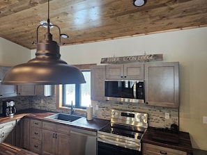 Fridge, microwave, oven, stovetop - NEW 3-bedroom cabin in beautiful Emily, MN. Located right on the trails! (Emily)