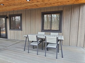 Outdoor dining - NEW 3-bedroom cabin in beautiful Emily, MN. Located right on the trails! (Emily)