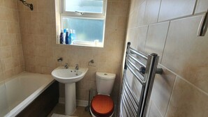 Unclassified image, 4 of 10, button - Room in Guest Room - Nice Comfortable Room in Coventry (Coventry)