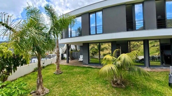 Exterior - Salt and Pepper House (Machico)