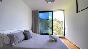 3 bedrooms, iron/ironing board, travel cot, WiFi - Salt and Pepper House (Machico)