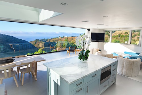 The Malibu Modern Oasis - Oceanview 4 Brdrm Surrounded by Canyon Views
