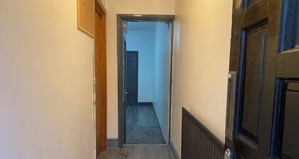 Room in Guest Room - Spacious Room Near Coventry City Centre