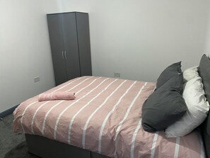 ห้องพักรวม, 1 ห้องนอน, วิวเมือง | 1 ห้องนอน