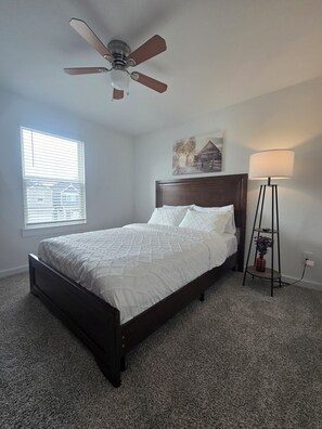 3 عدّة غرف نوم ومكتب ومكواة/لوح كي وسرير سفر