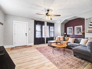 TV connectée, jeux vidéo, baby-foot, espaces bureaux