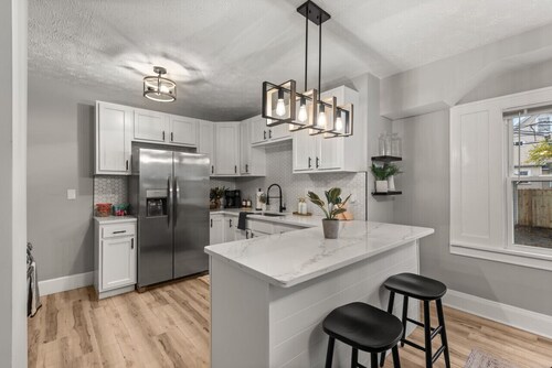 Hot Tub|Games|Sleeps 7|Close to DT