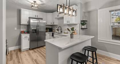 Hot Tub|Games|Sleeps 7|Close to DT