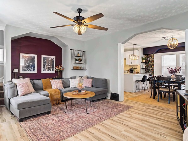 Smart-tv, tv-spel, bordsfotboll och kontor