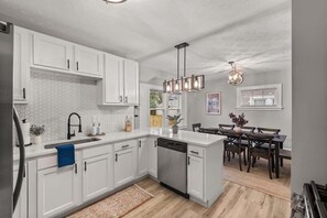 Fridge, microwave, oven, stovetop - Hot Tub Escape Near DT Cleveland|Games|Sleeps 7 (Cleveland)