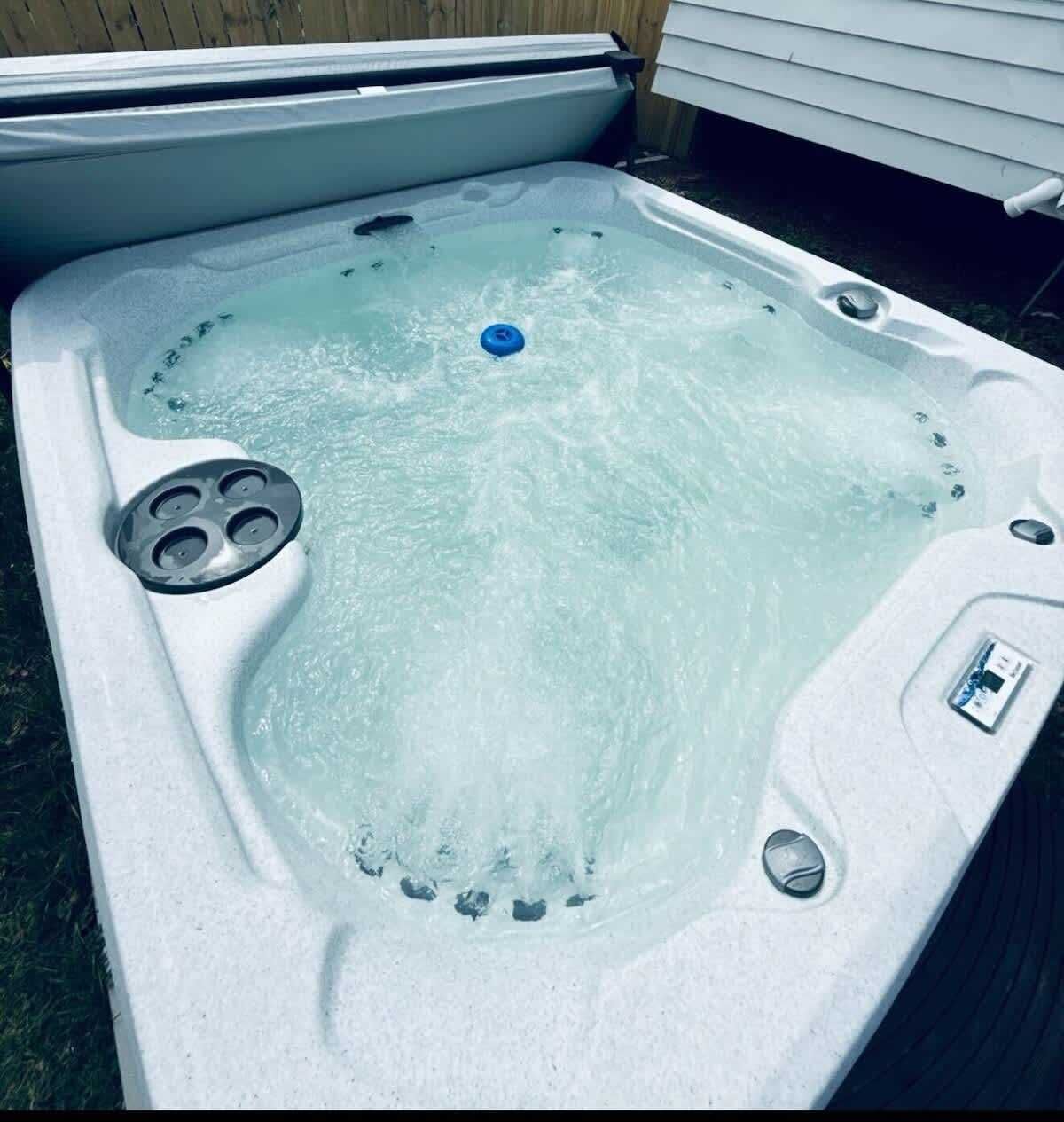 Bañera de hidromasaje al aire libre