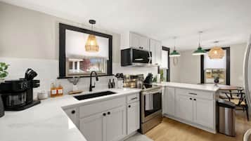 Frigorífic, microones, forn i placa de cuina