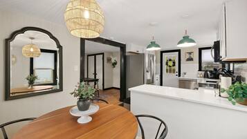 Frigorífic, microones, forn i placa de cuina