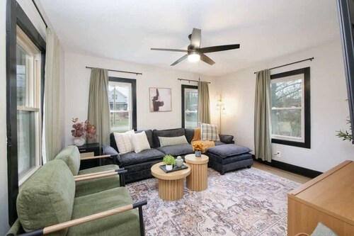 Historic Medina Home with Hot Tub