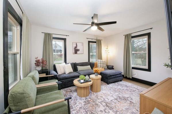 Smart-TV, Videospiele, Bücher, Arbeitsbereiche