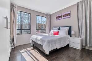 2 bedrooms, desk, iron/ironing board, free WiFi