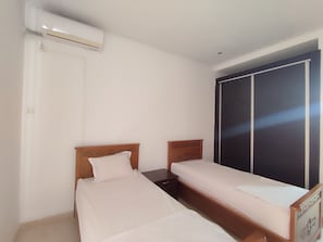 Chambre Double Familiale, vue ville | Rideaux occultants, fer et planche Ă repasser, Wi-Fi gratuit