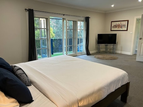 5 chambres, bureau, fer et planche à repasser, Wi-Fi. Luxury House 5 Bedrooms River View