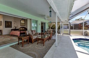 Terrace/patio - Enjoy lake views from the lanai. Charming 3-bdr home in quiet Deep Creek sub. (Punta Gorda)