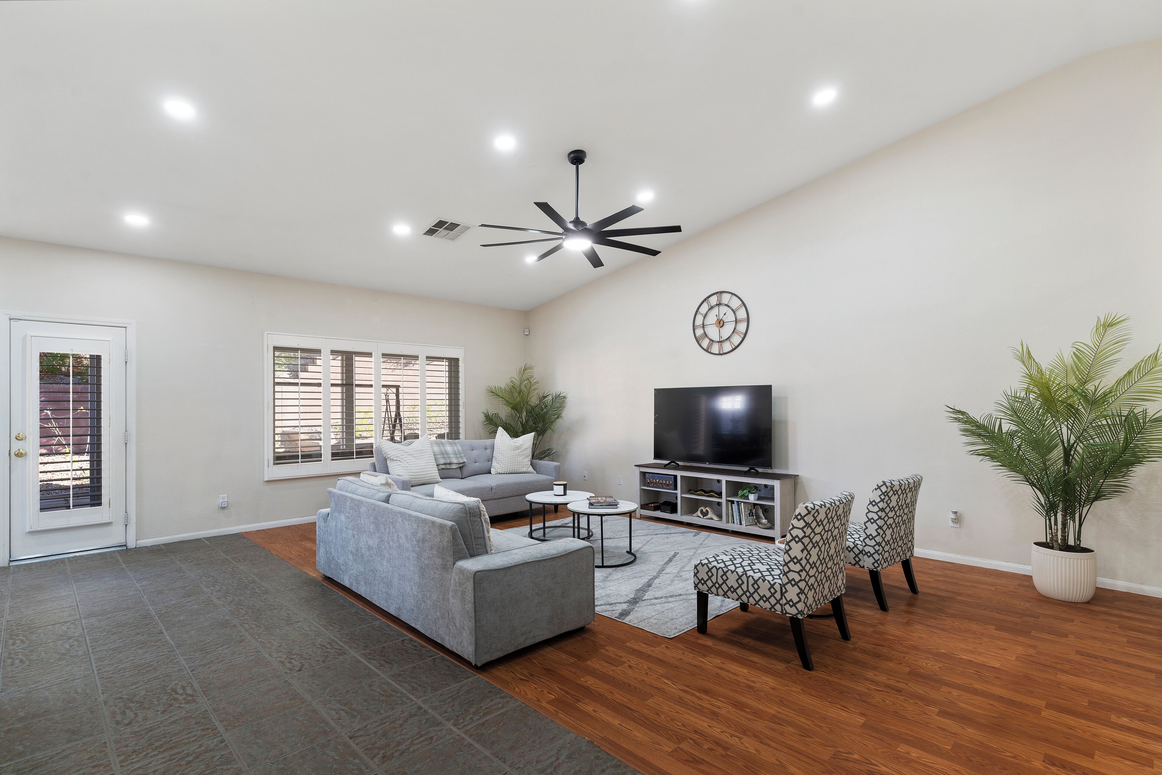 Smart TV, futbolito, libros y estéreo 