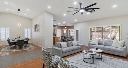 Bold Blue Retreat 3Bd 3Bath Henderson with WiFi, AC