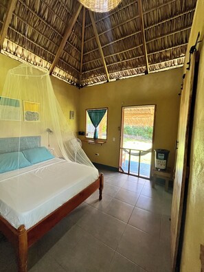 1 soverom, skrivebord, wi-fi (inkludert) og sengetøy