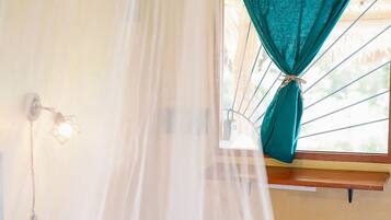 1 bedroom, desk, free WiFi, bed sheets