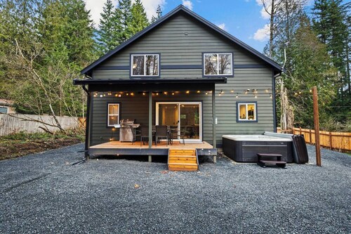 5 mi to Park|Hot Tub|EV2|King Beds|Fire Pit