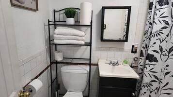 Toallas, jabón, papel de baño