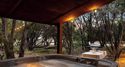 Blanco River Cabin | Hot Tub & Firepit