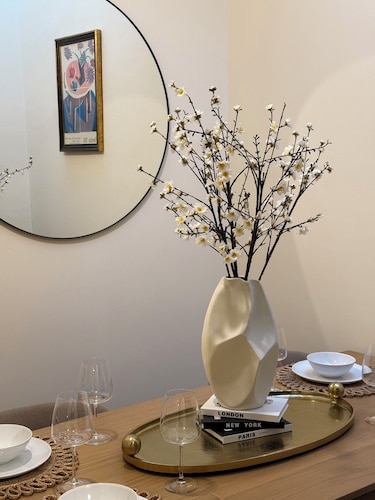 Special king size bed in 3 bedroom flat in the heart of Tunbridge wells 