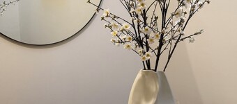 Special king size bed in 3 bedroom flat in the heart of Tunbridge wells 