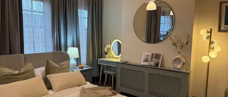 3 عدّة غرف نوم ومكواة/لوح كي وواي فاي وملاءات أسرّة