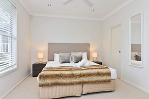 3 chambres, fer et planche à repasser, Wi-Fi gratuit, draps fournis
