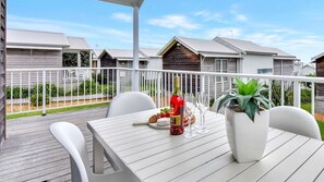 Outdoor dining - Azure Tides at Caves Beach Villas (Caves Beach)