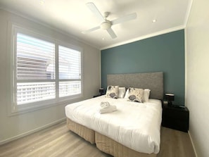 2 habitaciones, escritorio, tabla de planchar con plancha y wifi gratis 