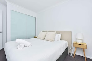 4 bedrooms, desk, free WiFi, bed sheets
