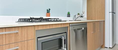 Fridge, microwave, stovetop, dishwasher