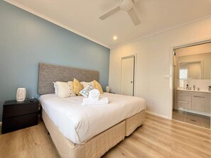 2 bedrooms, free WiFi - Beach Daze at Caves Beach Villas (Caves Beach)