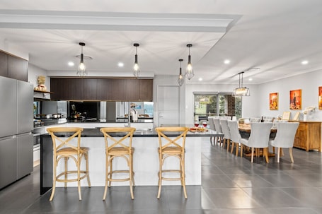 Dining. Serenity Estate: Luxury Hunter Valley Acreage - Heated SwimSpa ~ MountainViews ~FirePit ~ Pool Table
