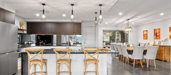 Serenity Estate: Luxury Hunter Valley Acreage - Heated SwimSpa ~ MountainViews ~FirePit ~ Pool Table