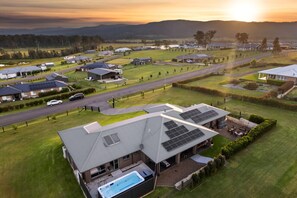 Exterior - Serenity Estate: Luxury Hunter Valley Acreage - Heated SwimSpa ~ MountainViews ~FirePit ~ Pool Table (Millfield)