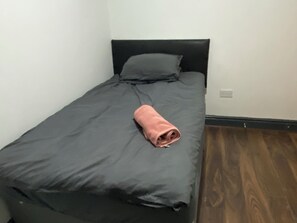 Dormitorio compartido, 1 habitación, vistas a la ciudad | Interior