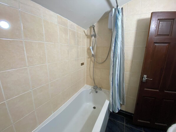 Unclassified image, 1 of 19, button - Room in Guest Room - Comfortable big Room in Coventry (Coventry)