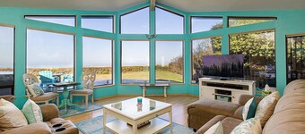 🌊Welcome to Mermaid Cove: Your Luxurious Oceanfront Retreat 🧜🏼‍♀️